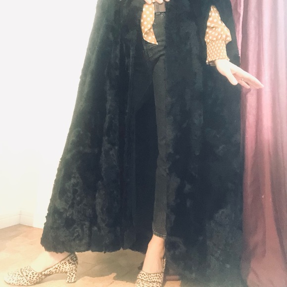 Floor length fur cape - Picture 5 of 5